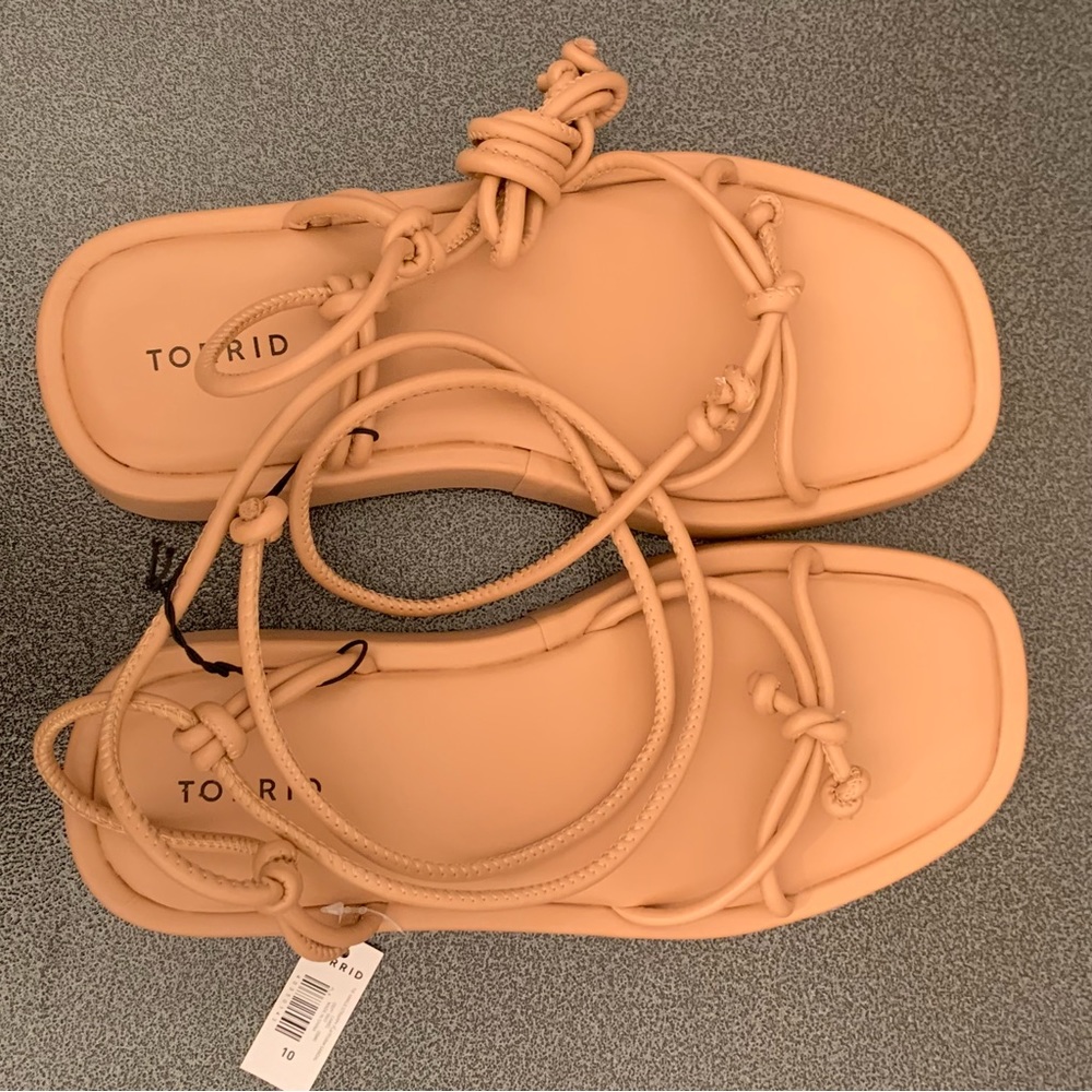 Strappy platform sandal